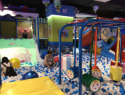 如何选择儿童游乐园加盟店的游乐设备？