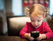 孩子手机成瘾危害大！学会这4招，帮助孩子戒掉“手机瘾”！